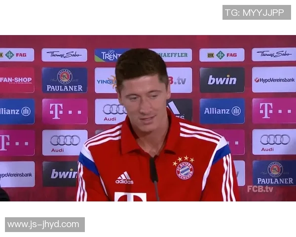 莱万背叛旧主加盟对手拜仁球迷怒斥其忘恩负义行为