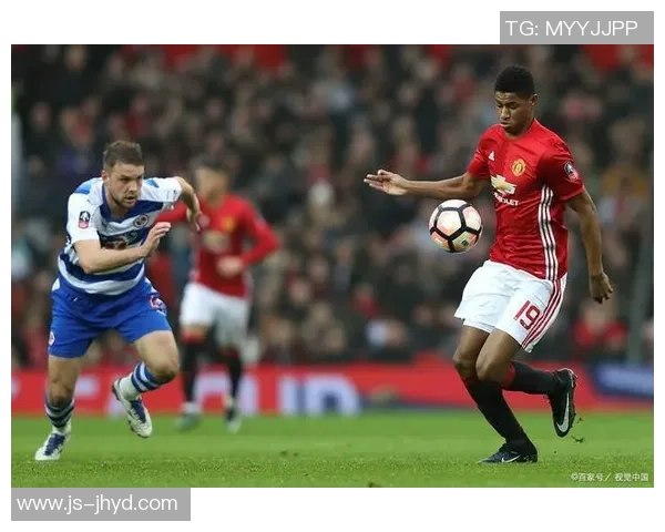 足球莱切城对曼联精彩直播全程回顾与赛后分析